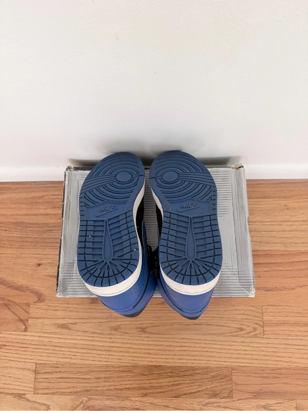 2001 Air Jordan 1 Royal Sneaker Size 8.5 Men’s